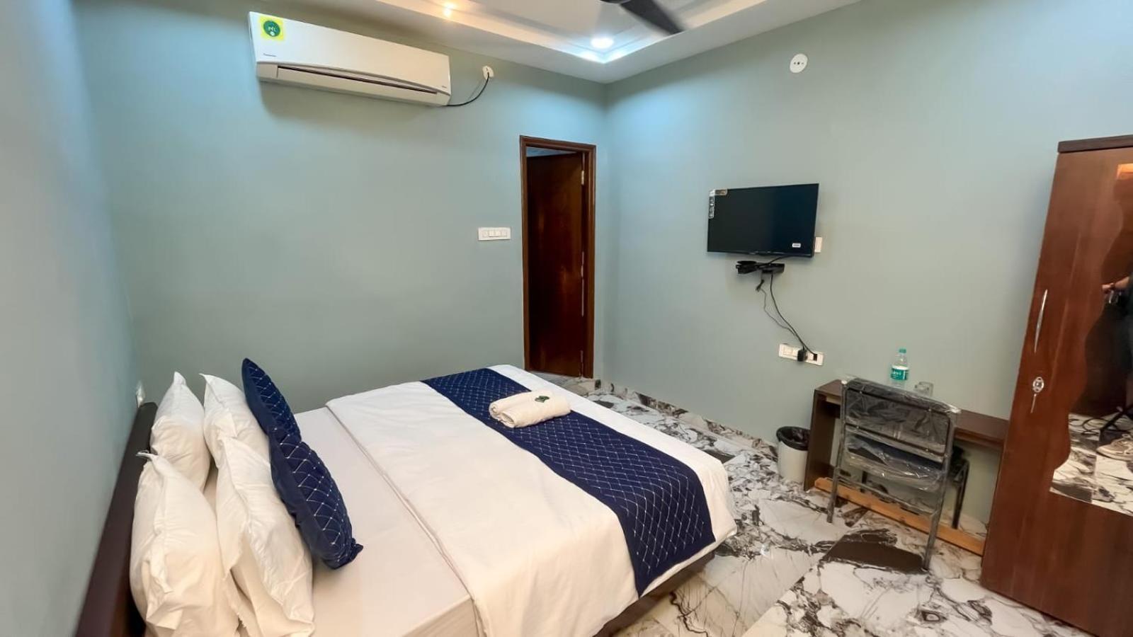 Hotel Abhinandan อินดอร์ ภายนอก รูปภาพ